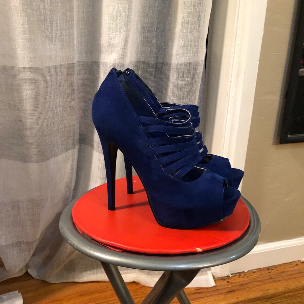 Heels - Picture 2 of 3